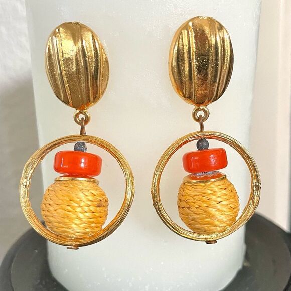 Gold tone drop earrings - Picture 1 of 10